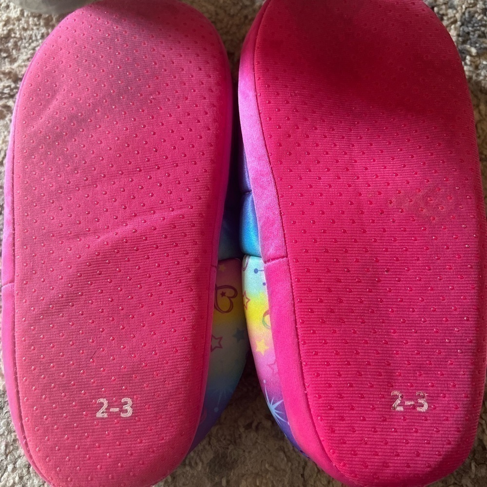 Little girl youth size 2/3, Jojo Siwa colorful bedroom shoes like new - Picture 2 of 5